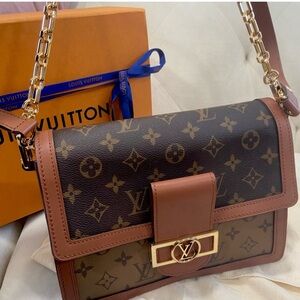 Louis Vuitton Monogram Reverse Dauph Mm crossbody strap